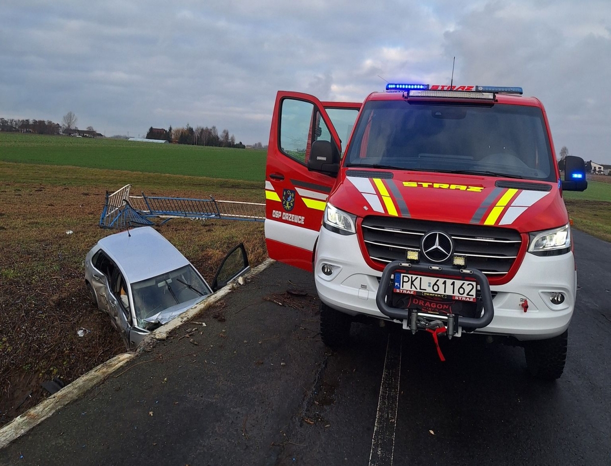 Wpadł w poślizg i bariery energochłonne