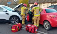 Zderzenie dwóch samochodów - trzy osoby poszkodowane