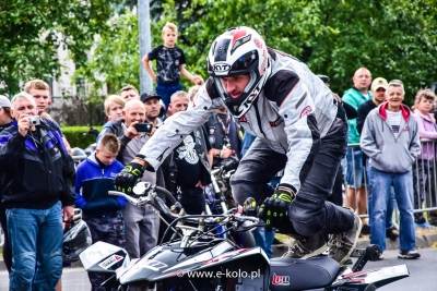 Parada motocykli a na końcu  pokaz freestylu