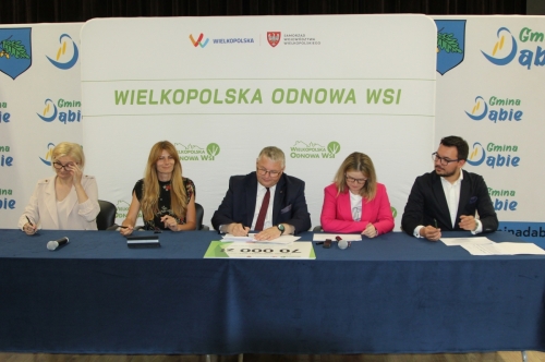 Podpisanie umowy na dofinansowanie budowy placu zabaw w Gozdowie