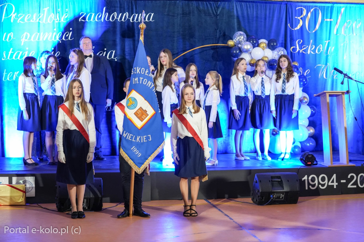 Świętowali trzydziestolecie w obecnych murach szkoły [FOTO]