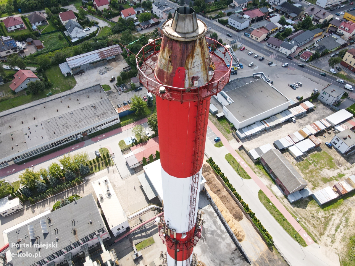 Komin ciepłowniczy przechodzi remont. Zobacz zdjęcia [FOTO]