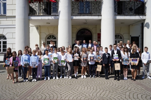 Uczniowie kolskich Szkół Podstawowych nagrodzeni przez Burmistrza