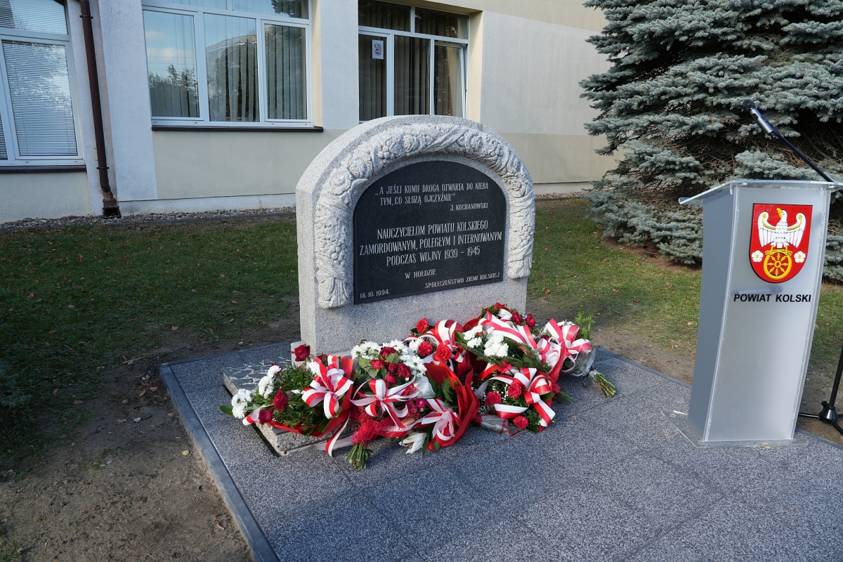 Obelisk przeniesiony w nowe miejsce. Zobacz relację z wydarzenia [WIDEO]