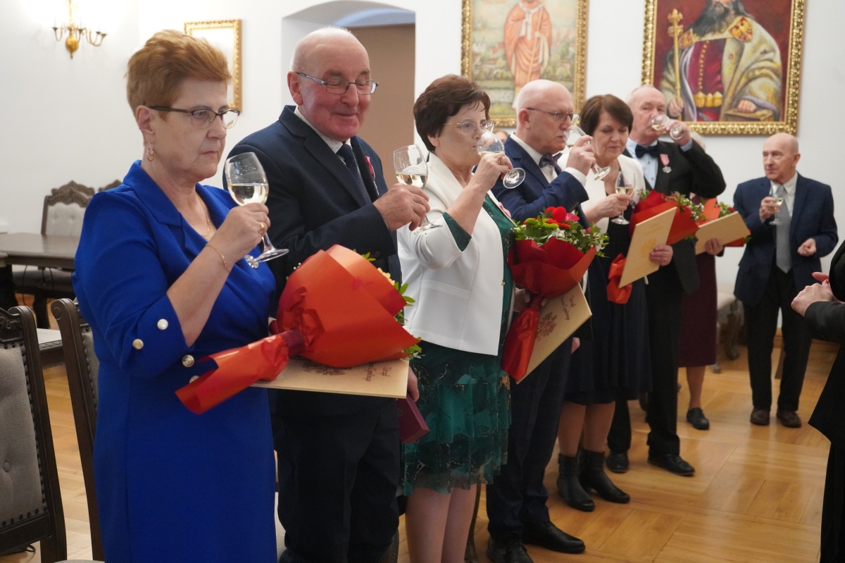 50 i 60 Lat Razem - Jubileusz trwałości związku małżeńskiego w Kole [FOTO]