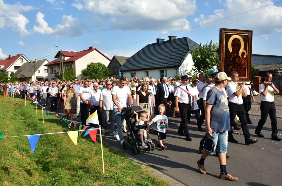 Parafianie licznie powitali obraz w Osieku Wielkim [ZDJĘCIA]