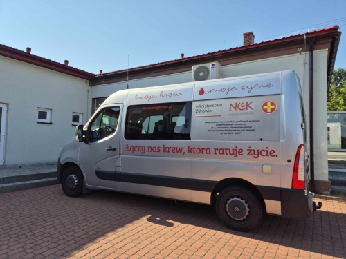 Kolejna akcja krwiodawstwa w Brdowie: Plażowe poduszki dla dawców