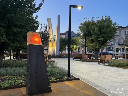 Kłodawski rynek ożywia unikalna lampa solna z kłodawską solą