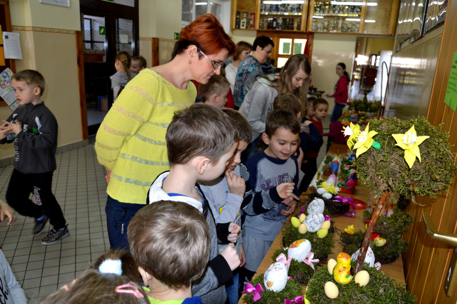 Wielkanocny kiermasz charytatywny w Szkole Filialnej w Ponętowie Górnym Drugim