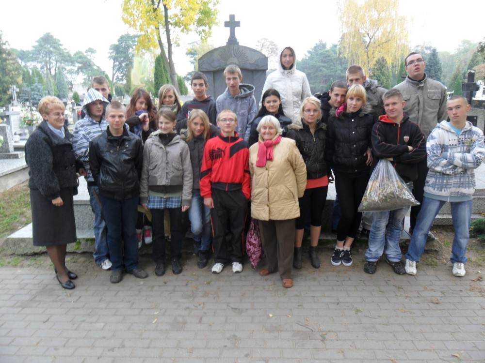 Porządkowali zabytkowe groby 