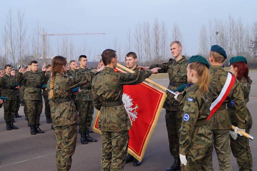 Uroczyste ślubowanie klas pierwszych w ZST