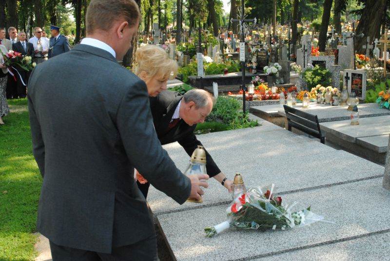 Delegacje złożyły kwiaty