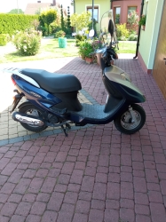 Skuter Suzuki ue 125